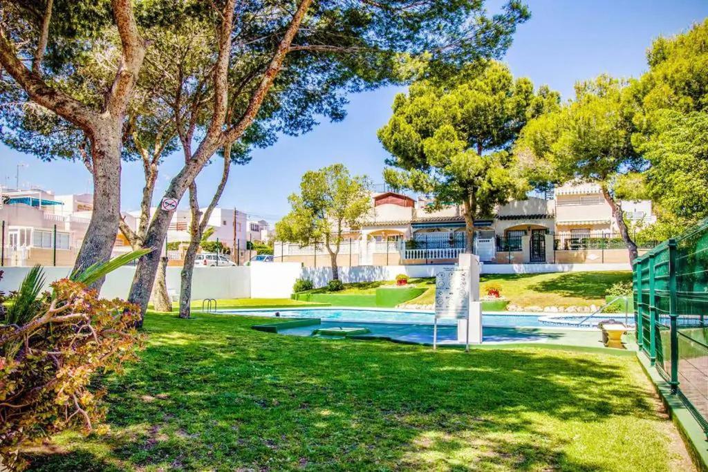Apartament Casa Del Gato Rojo , Communal Swimming Pool , Terrace With Barbecue Torrevieja Dış mekan fotoğraf